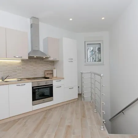 Apartman With Wifi - 16382 Split